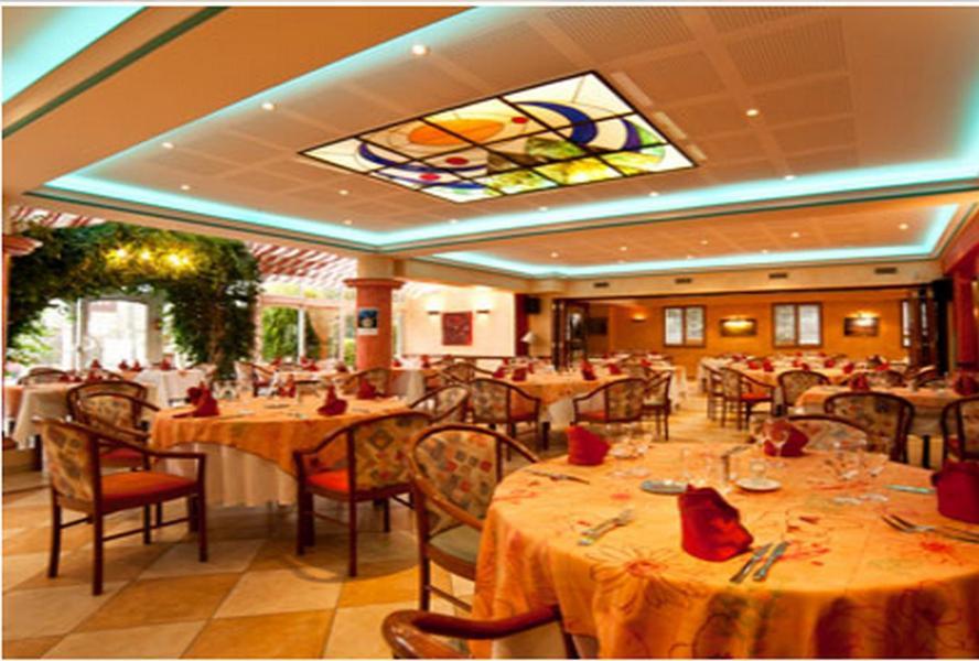 Logis Hotels - Hotel Restaurant L Enclos Donneville Exterior foto