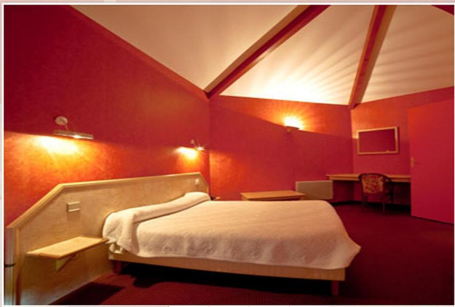 Logis Hotels - Hotel Restaurant L Enclos Donneville Quarto foto