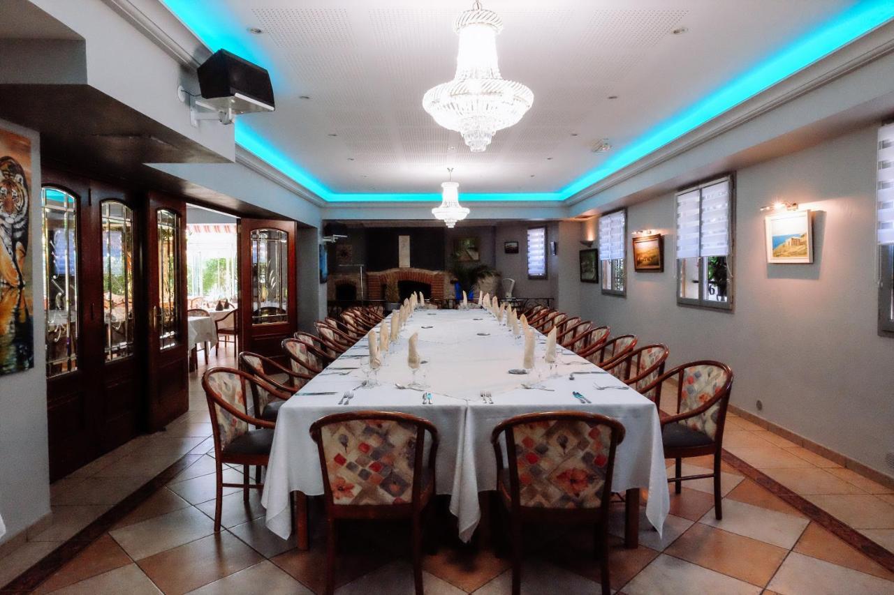 Logis Hotels - Hotel Restaurant L Enclos Donneville Exterior foto
